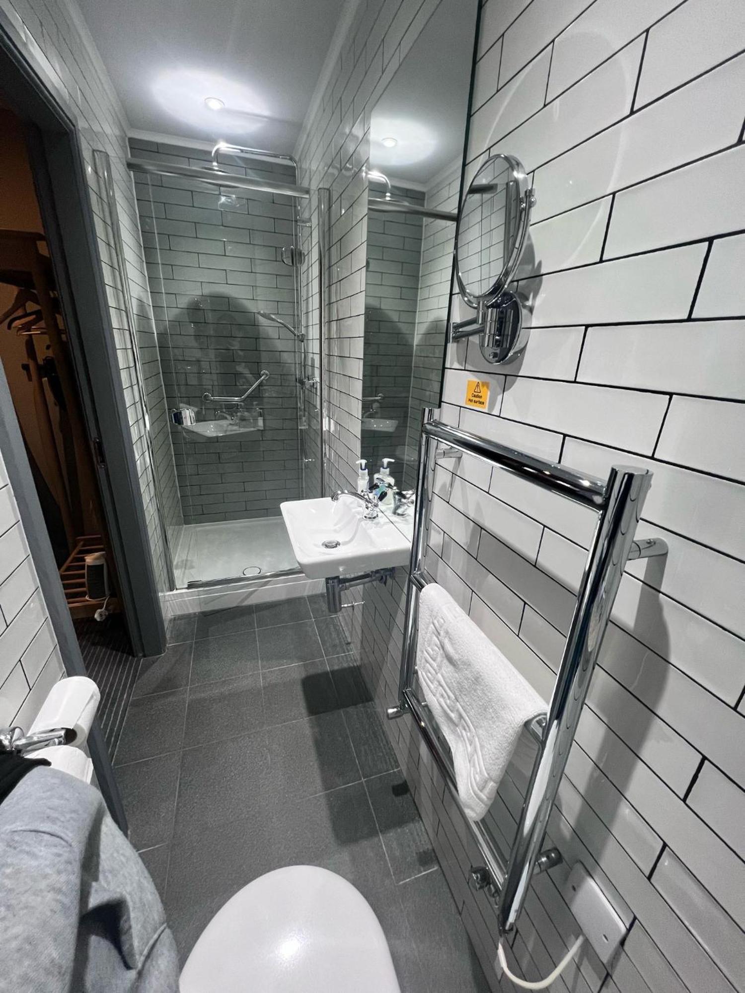 The New Hobbit Hotel Rooms Halifax Zewnętrze zdjęcie